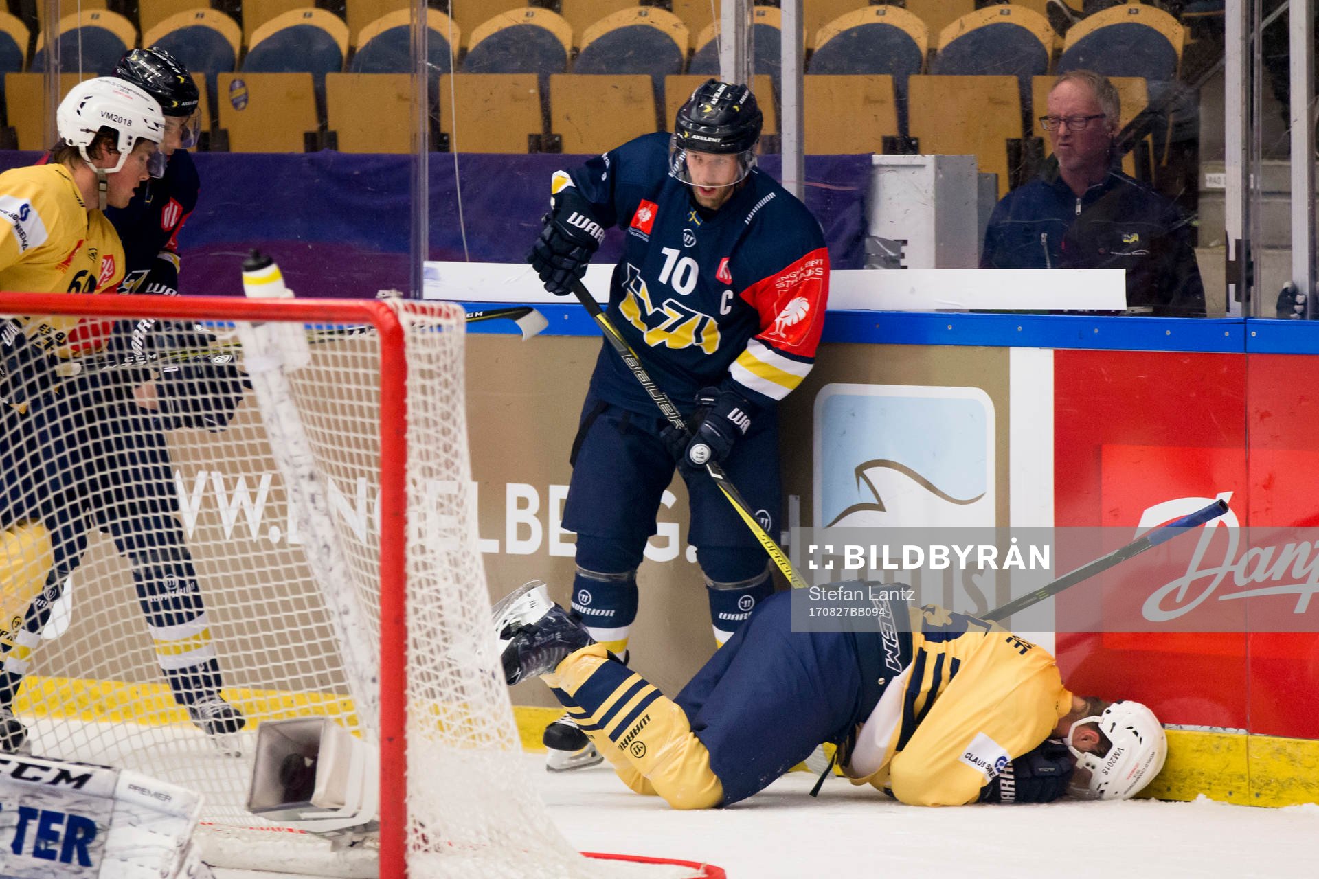 HV71 Martin Thörnberg tackles Esbjerg Christian Wejse