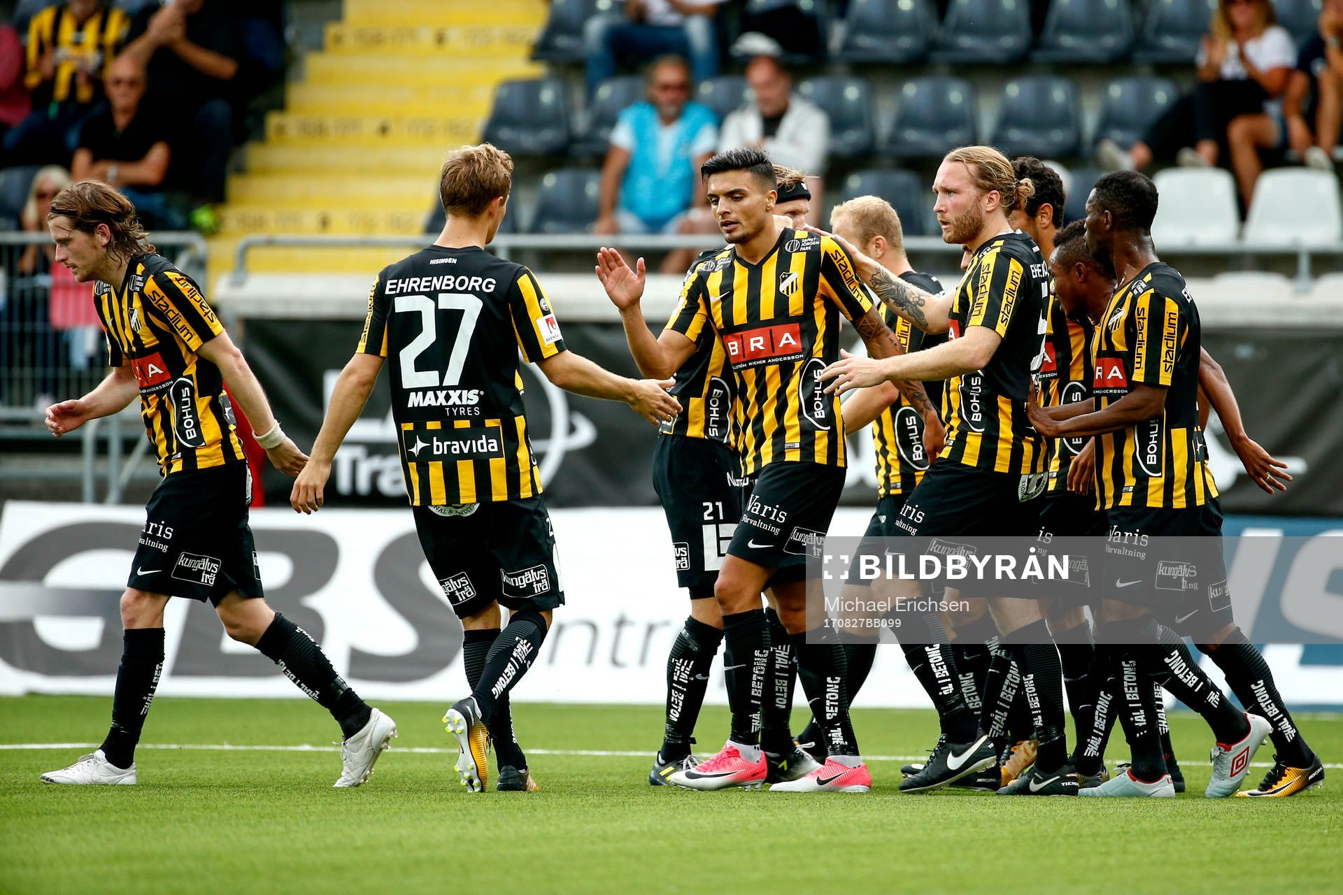 Häckens Ahmed Yasinjublar med lagkamrater efter 2-0 under fotbollsmatchen i allsvenskan mellan Häcken och Jönköping den 27 augusti 2017 i Göteborg.