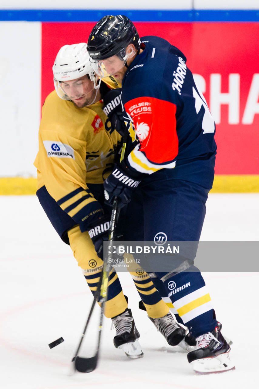 Colin Vock  of Esbjerg and Martin Thörnberg of HV71