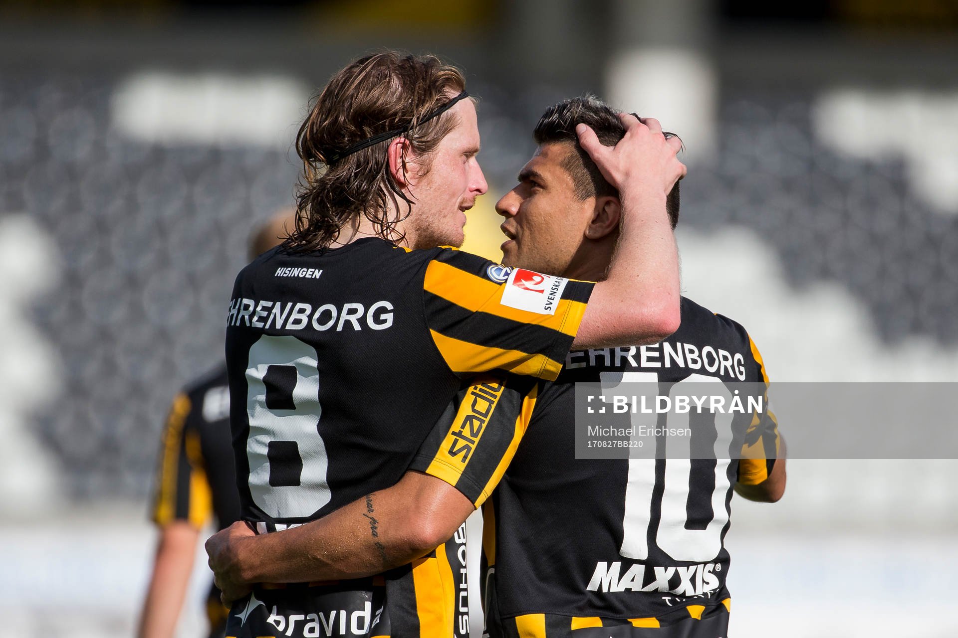 Häckens Paulinho jublar ihop med Erik Friberg