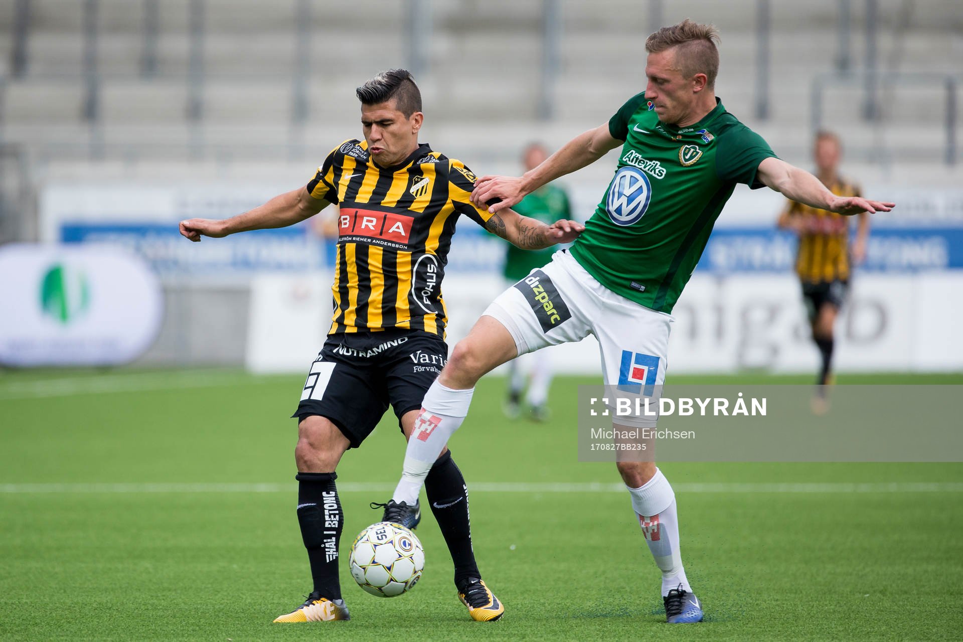 Häckens Paulinho mot Jönköpings Joakim Karlsson