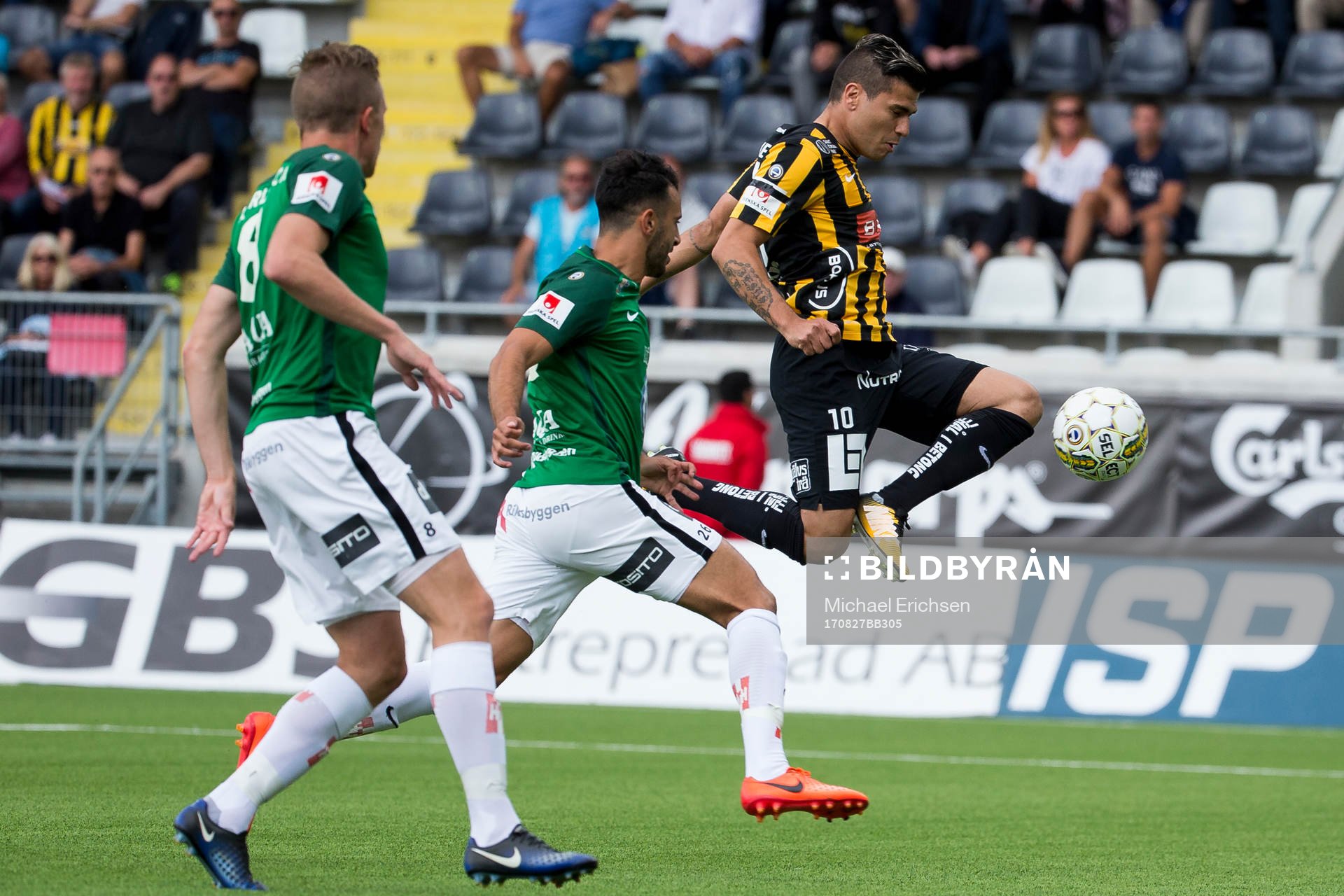 Häckens Paulinho med en målchans
