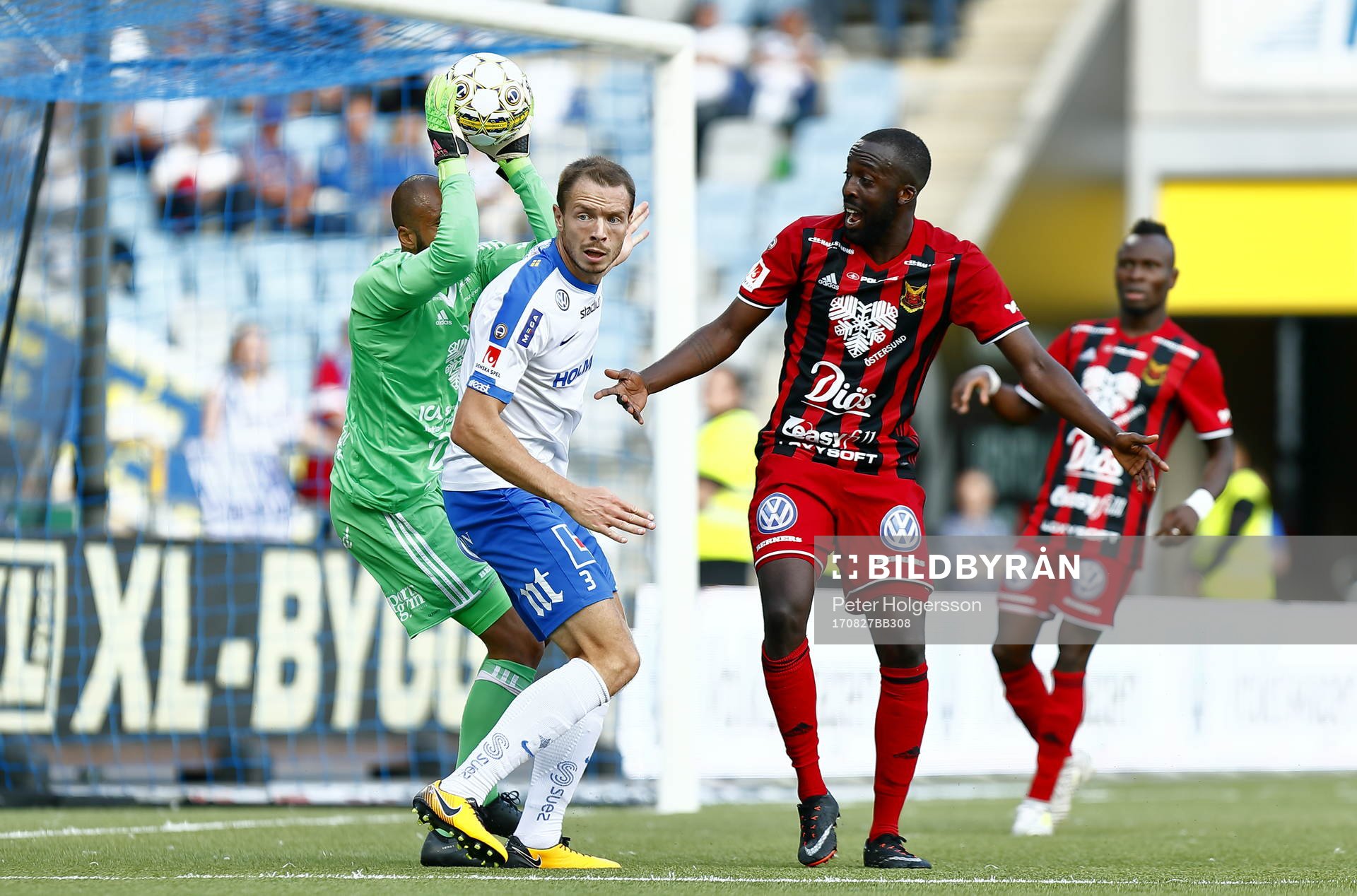 Östersunds målvakt Aly Keita, Norrköpings Jón Gudni