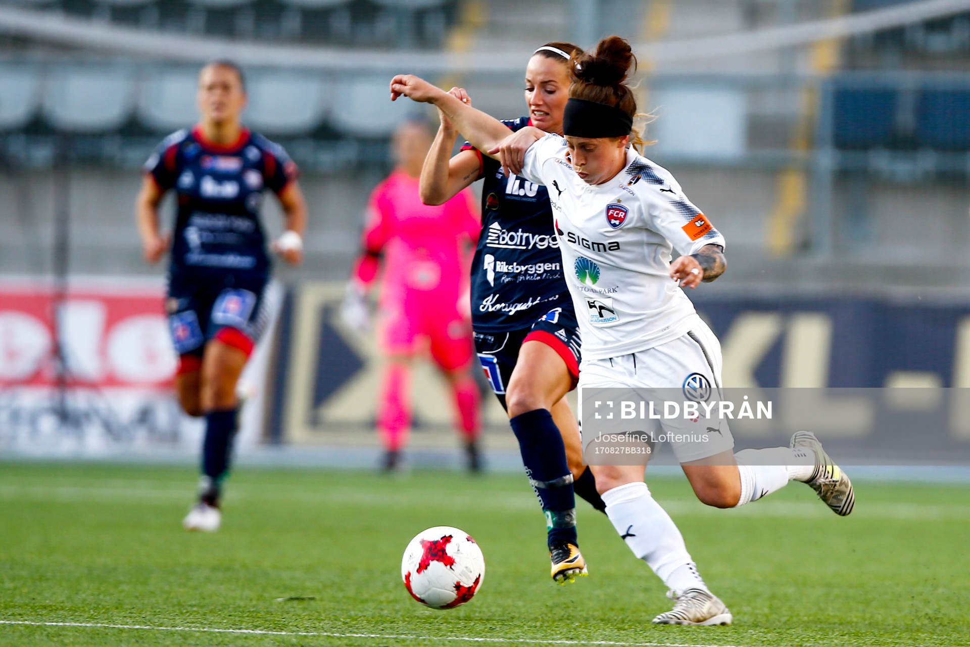 Linköpings Kosovare Asllani och Rosengårds Ella Masar