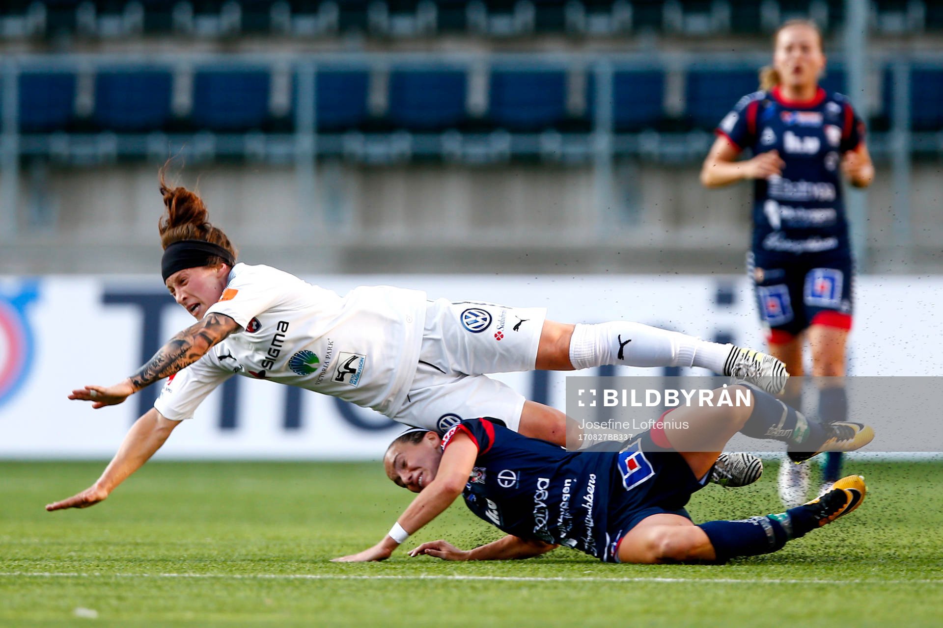 Linköpings Kosovare Asllani och Rosengårds Ella Masar
