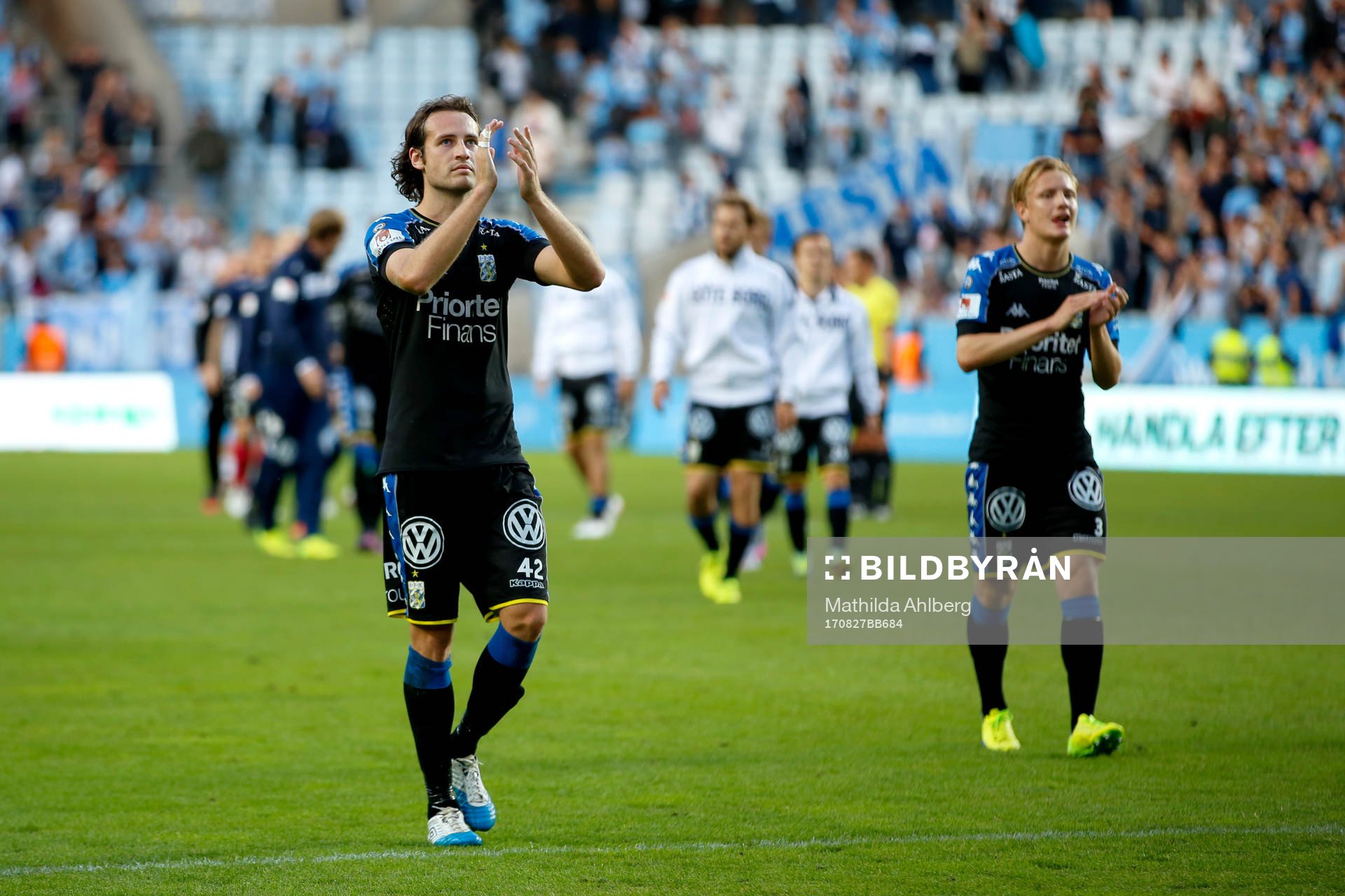 IFK Göteborgs Mikkel Diskerud jublar med fansen