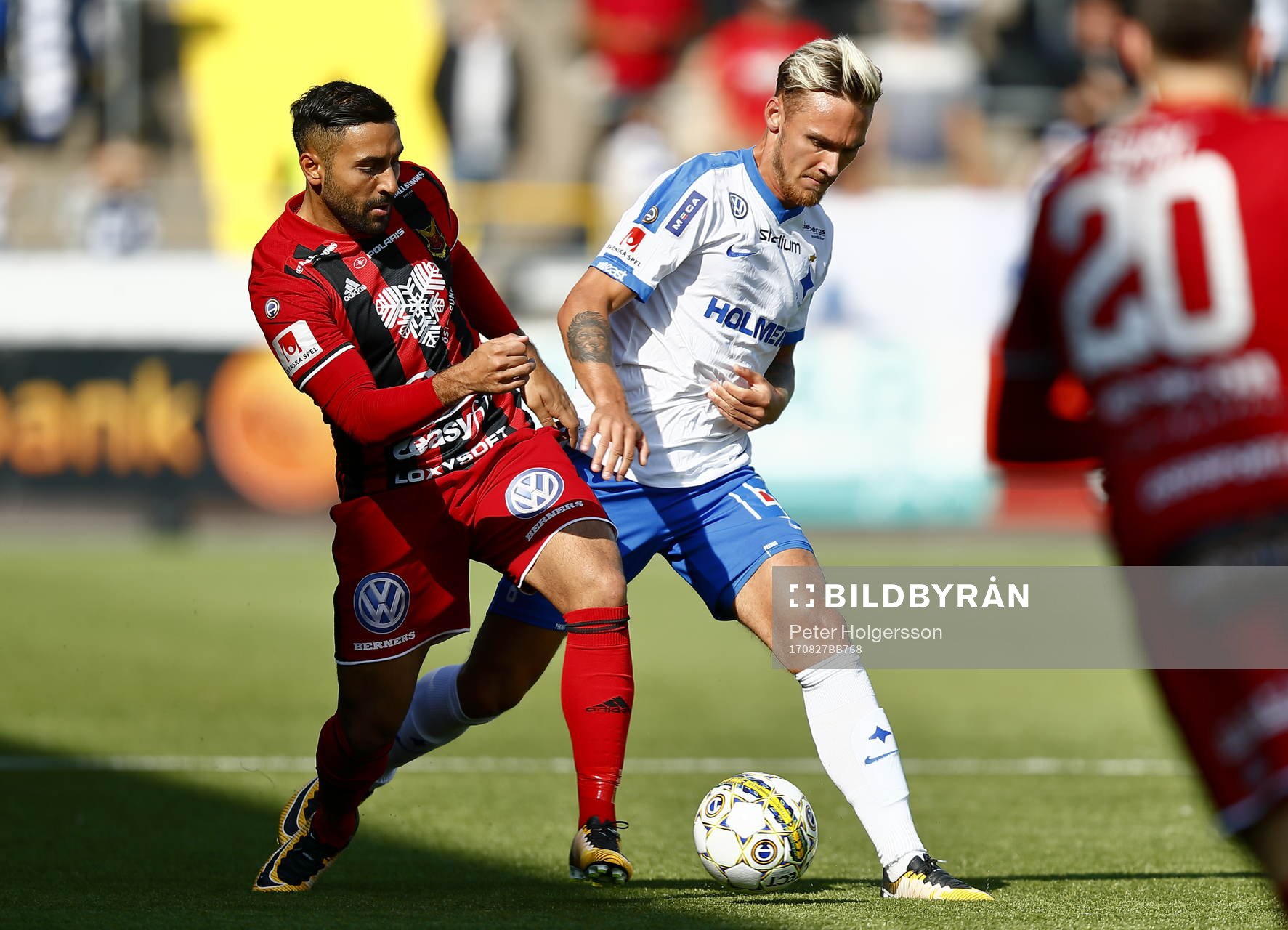 Östersunds Saman Ghoddos och Norrköpings Linus Wahlqvist