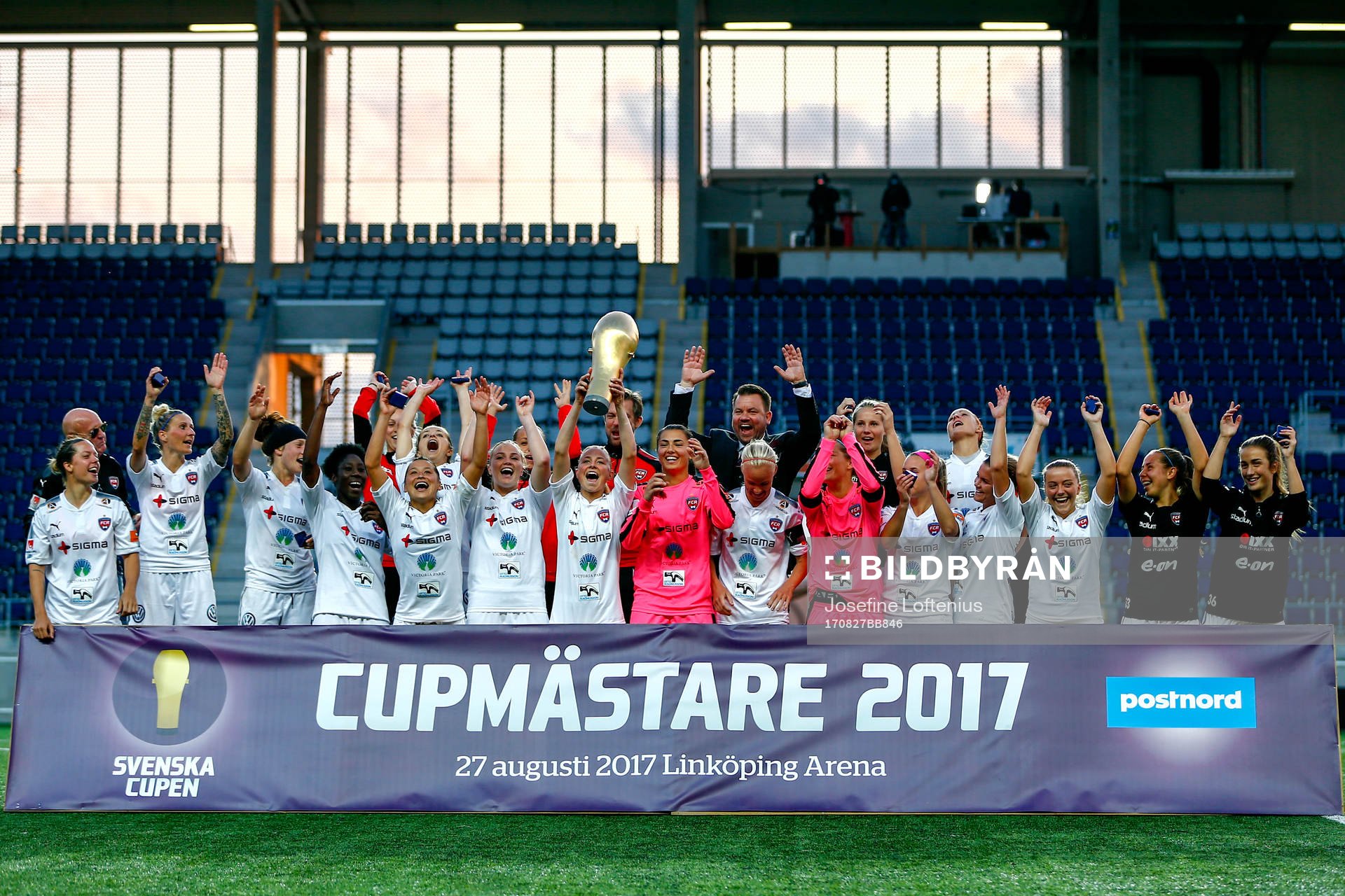 Rosengård jublar med pokalen