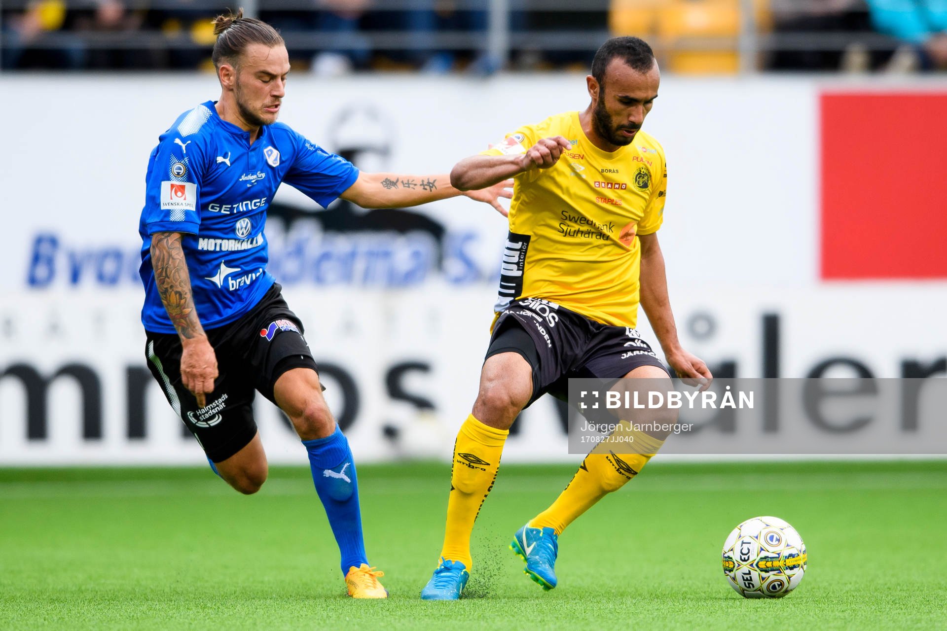 Elfsborgs Issam Jebali och Halmstads Pontus Silfwer