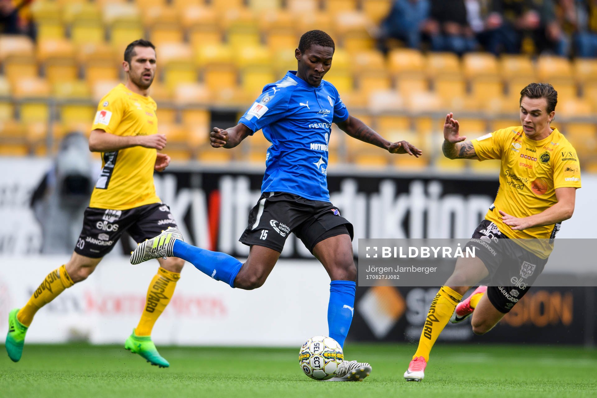 Halmstads Aboubakar Keita och Elfsborgs Rasmus Rosenqvist