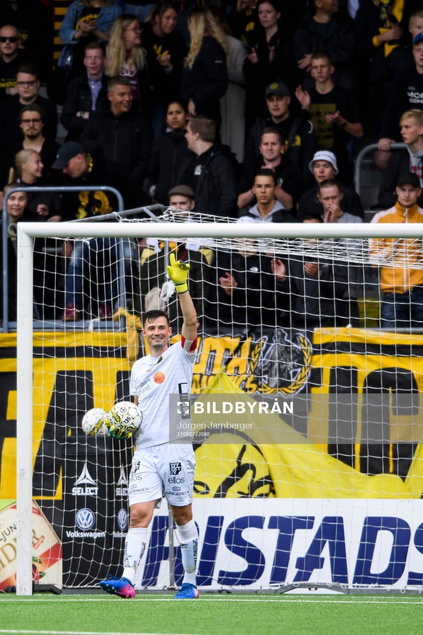 Elfsborgs målvakt Kevin Stuhr Ellegaard jublar