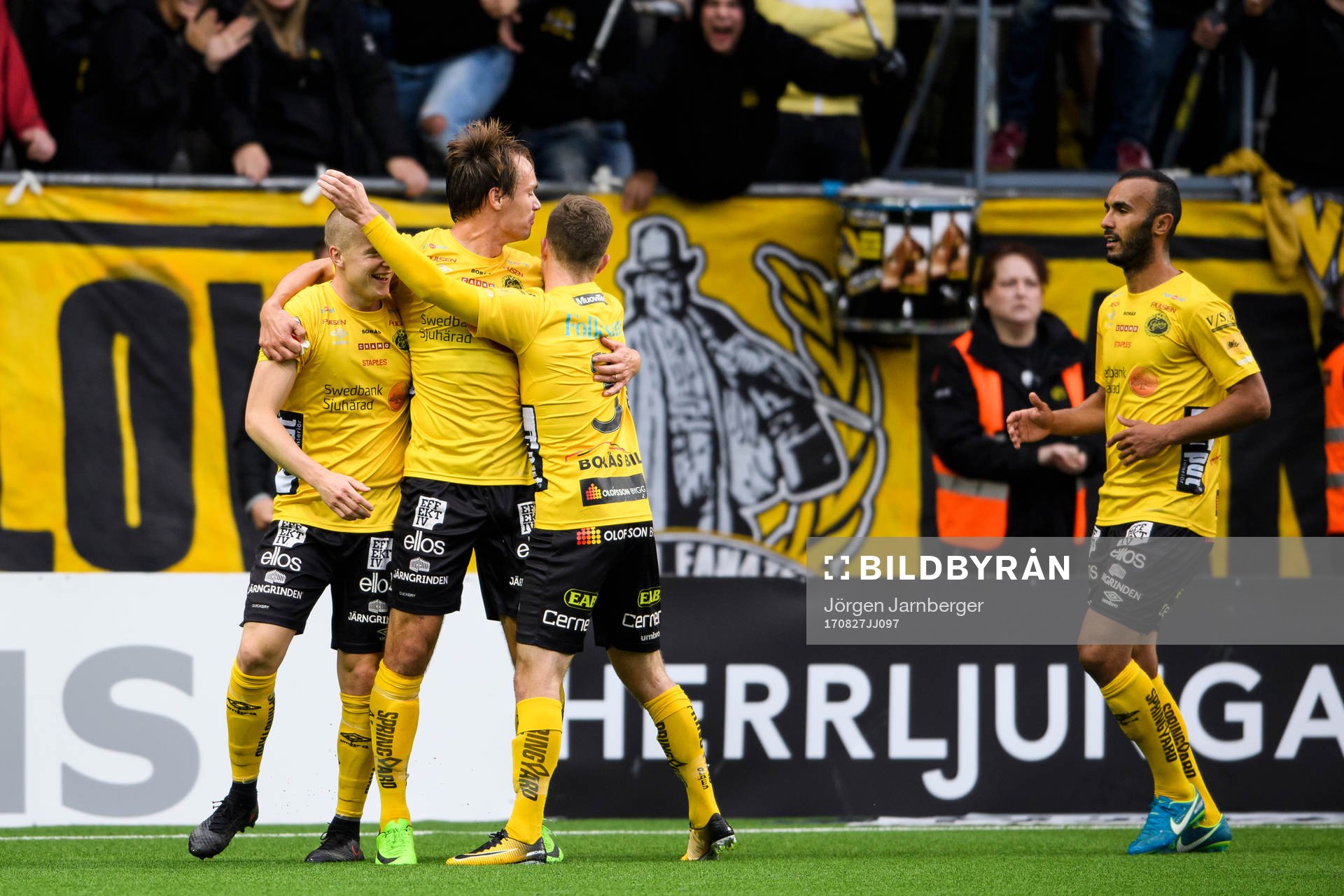 Elfsborgs Daniel Gustavsson jublar ihop med Viktor Prodell,