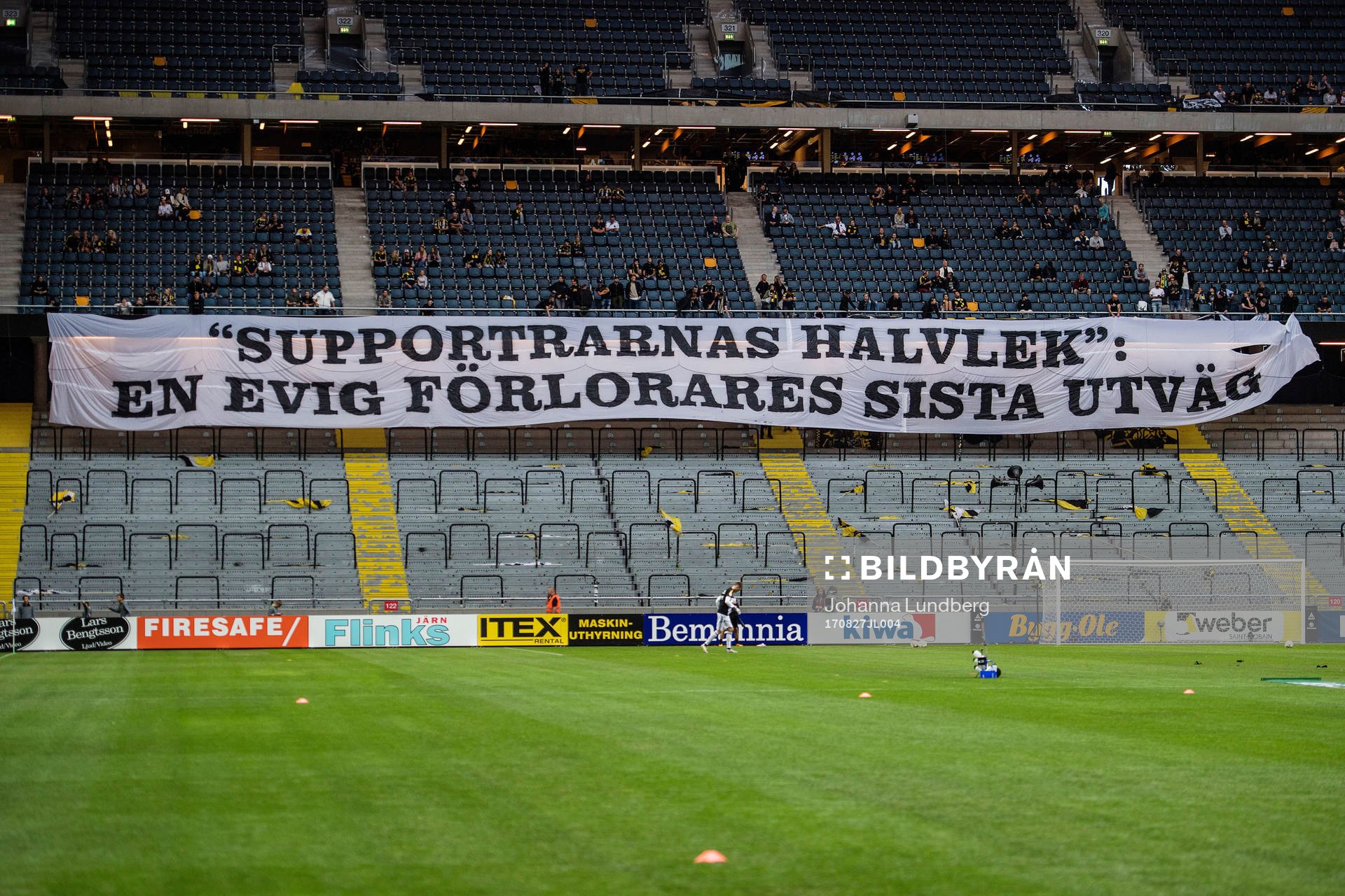 s supportrar har satt upp en banderoll