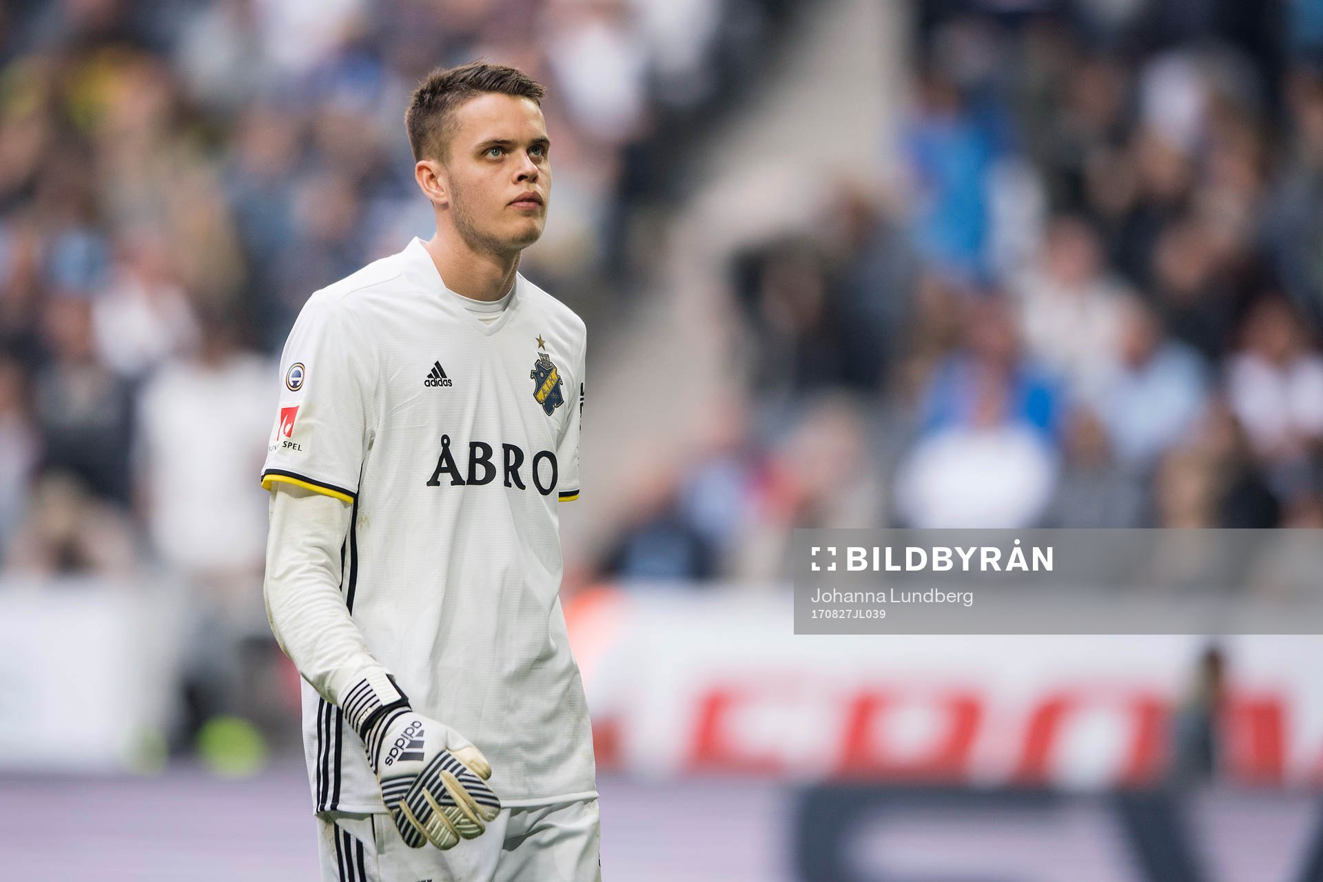 s målvakt Oscar Linnér deppar