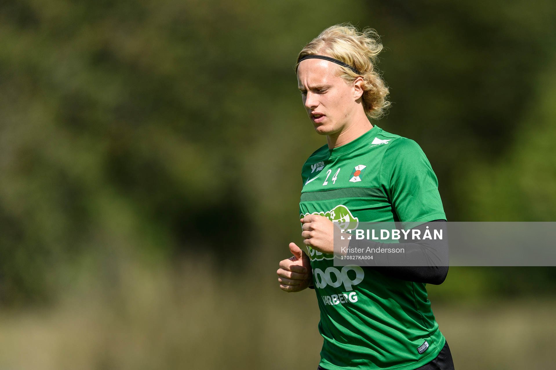 Varbergs Gustav Berggren före fotbollsmatchen i Superettan