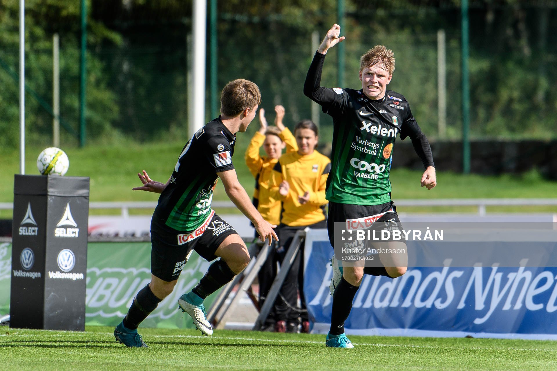 Varbergs Anton Liljenbäck jublar efter 2-1 under fotbollsmatchen i Superettan mellan Varberg och Syrianska den 27 augusti 2017 i Varberg.