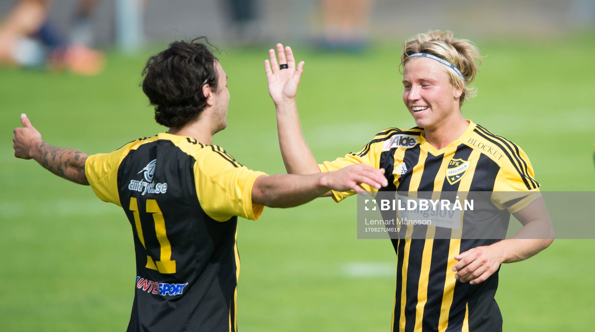 IFK Hässleholms Karim Al-Asi och Gustaf Lindroth jublar i