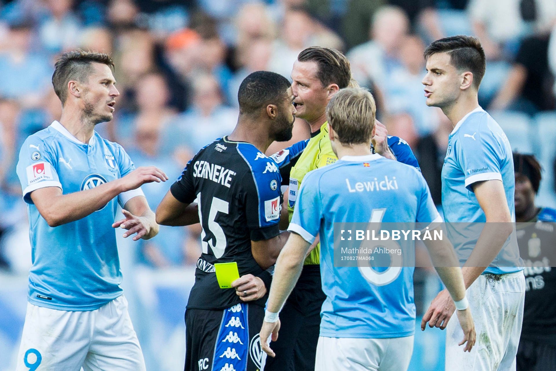 IFK Göteborgs Kristopher Da Graca i diskussion med domare