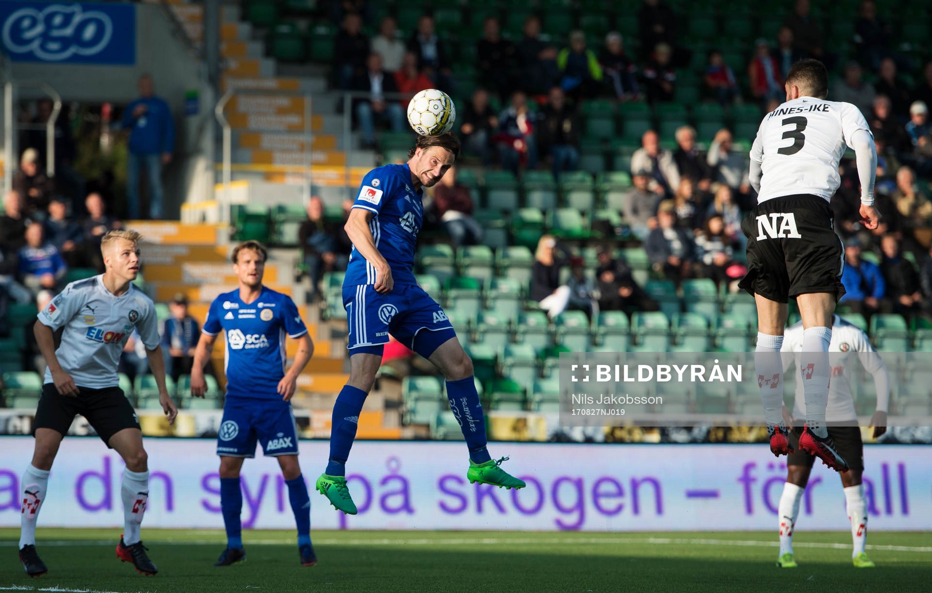Sundsvalls Linus Hallenius nickar över