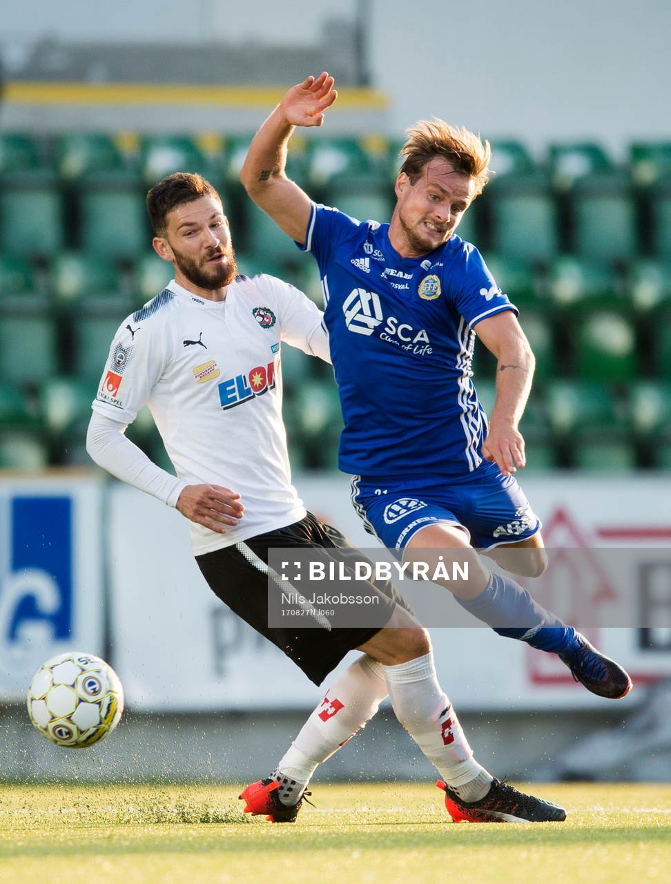 Örebros Brendan Hines-Ike fäller Sundsvalls Eric Larsson