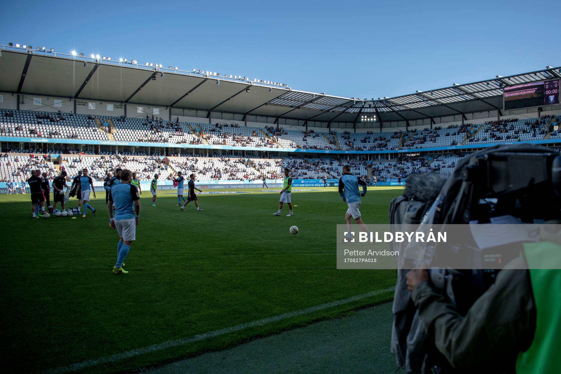 Malmö FFs spelare värmer upp
