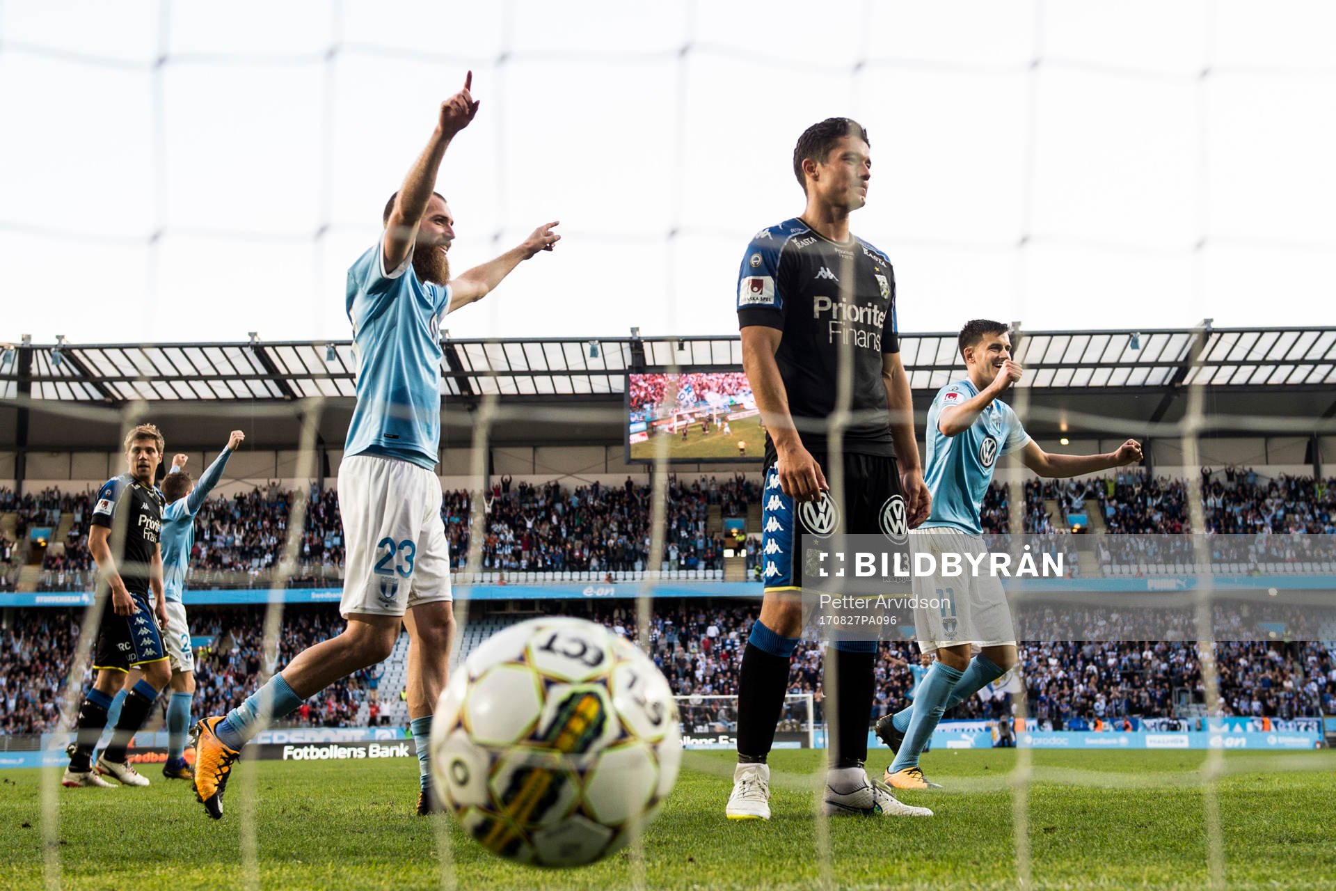 Malmö FFs Jo Inge Berget och Alexander Jeremejeff jublar
