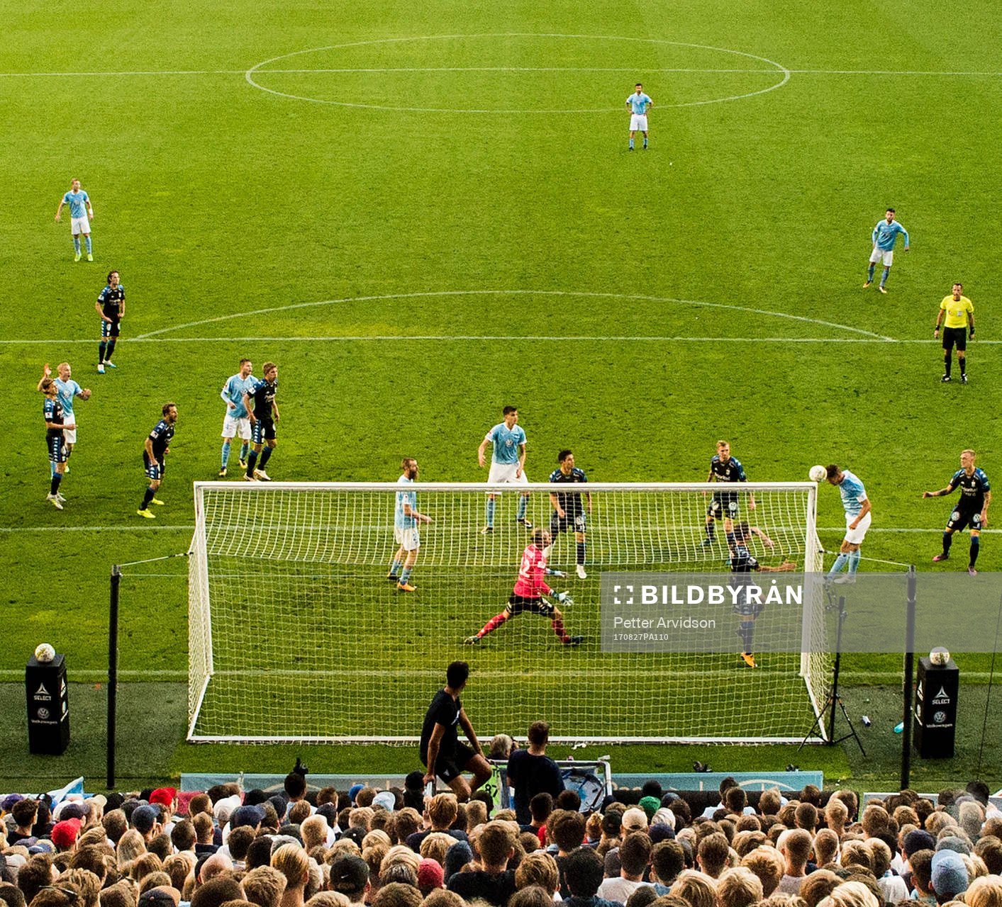 Malmö FFs Markus Rosenberg (tv) gör 2-1 bakom IFK