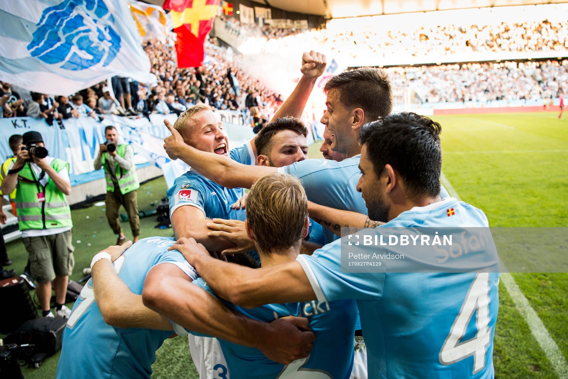 Malmö FFs spelare jublar med Markus Rosenberg