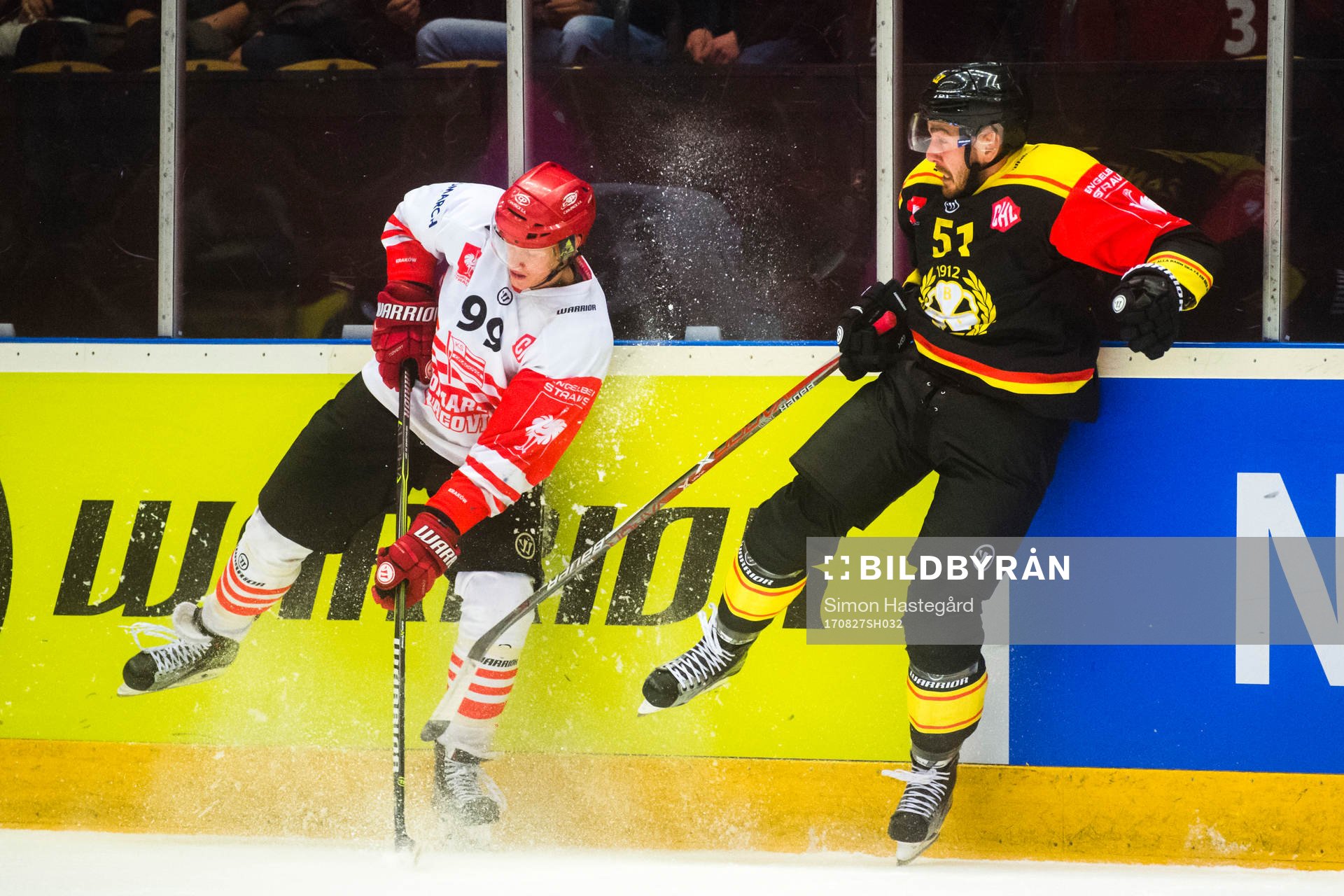 Oliver Paczkowski of Cracovia and Marc Zanetti of Brynäs