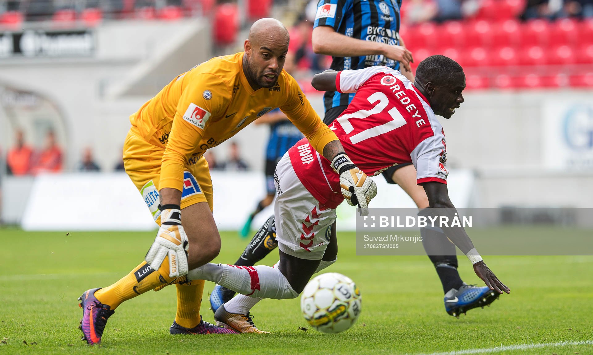 Kalmars Papa Alioune Diouf och Sirius målvakt Joshua Wicks
