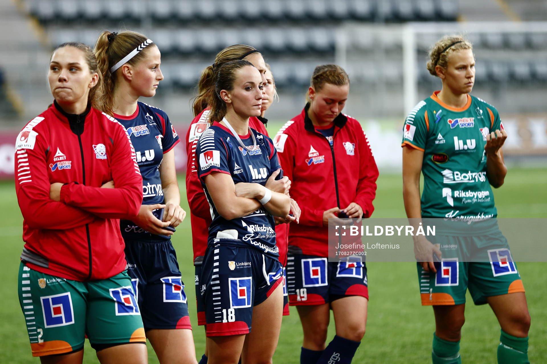 Linköpings Kosovare Asllani och Cajsa Andersson deppar