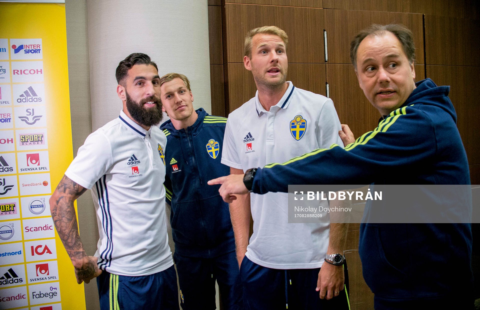 Swedish player Jimmy Durmaz (l) Emil Forsberg and Ola