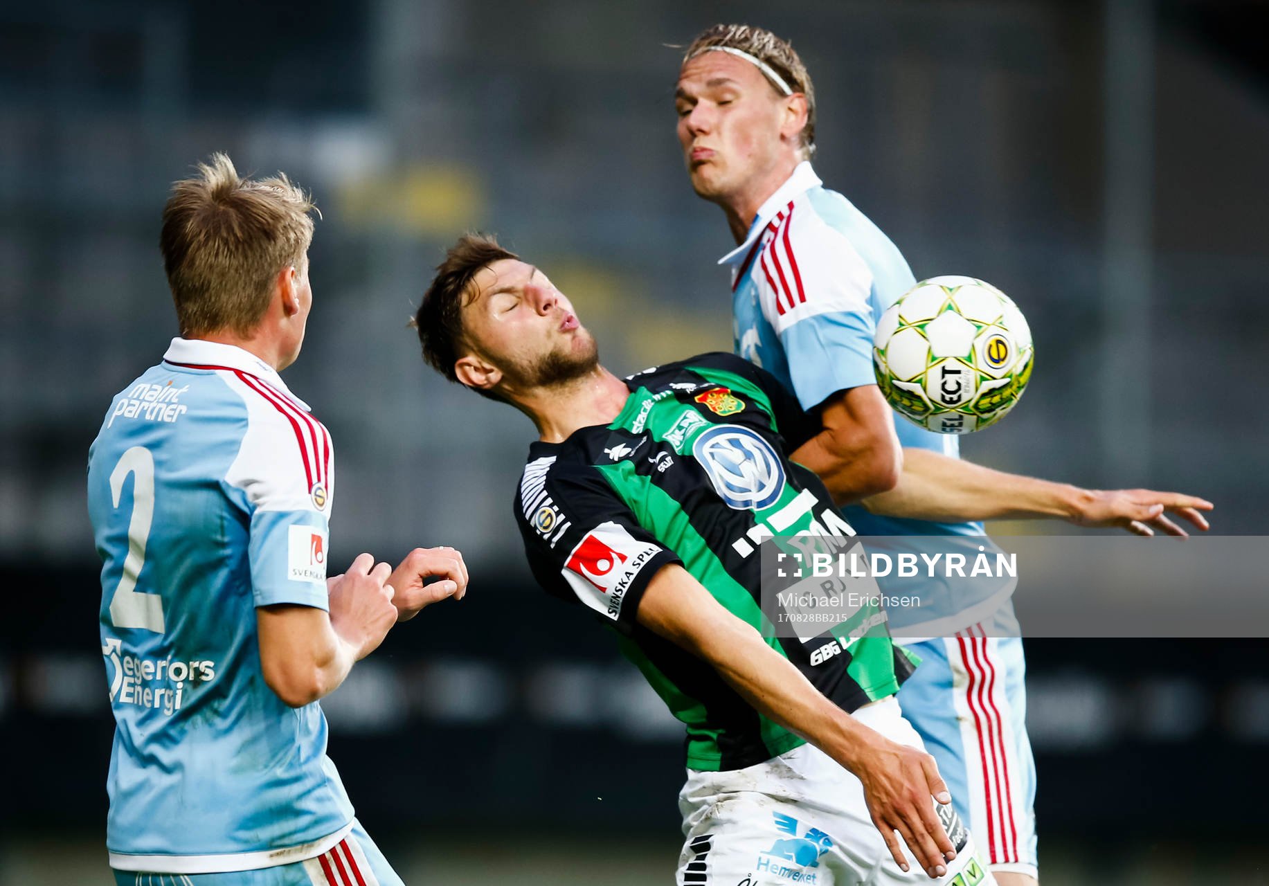 Degerfors Jonas Olsson och Hampus Zackrisson försvarar mot