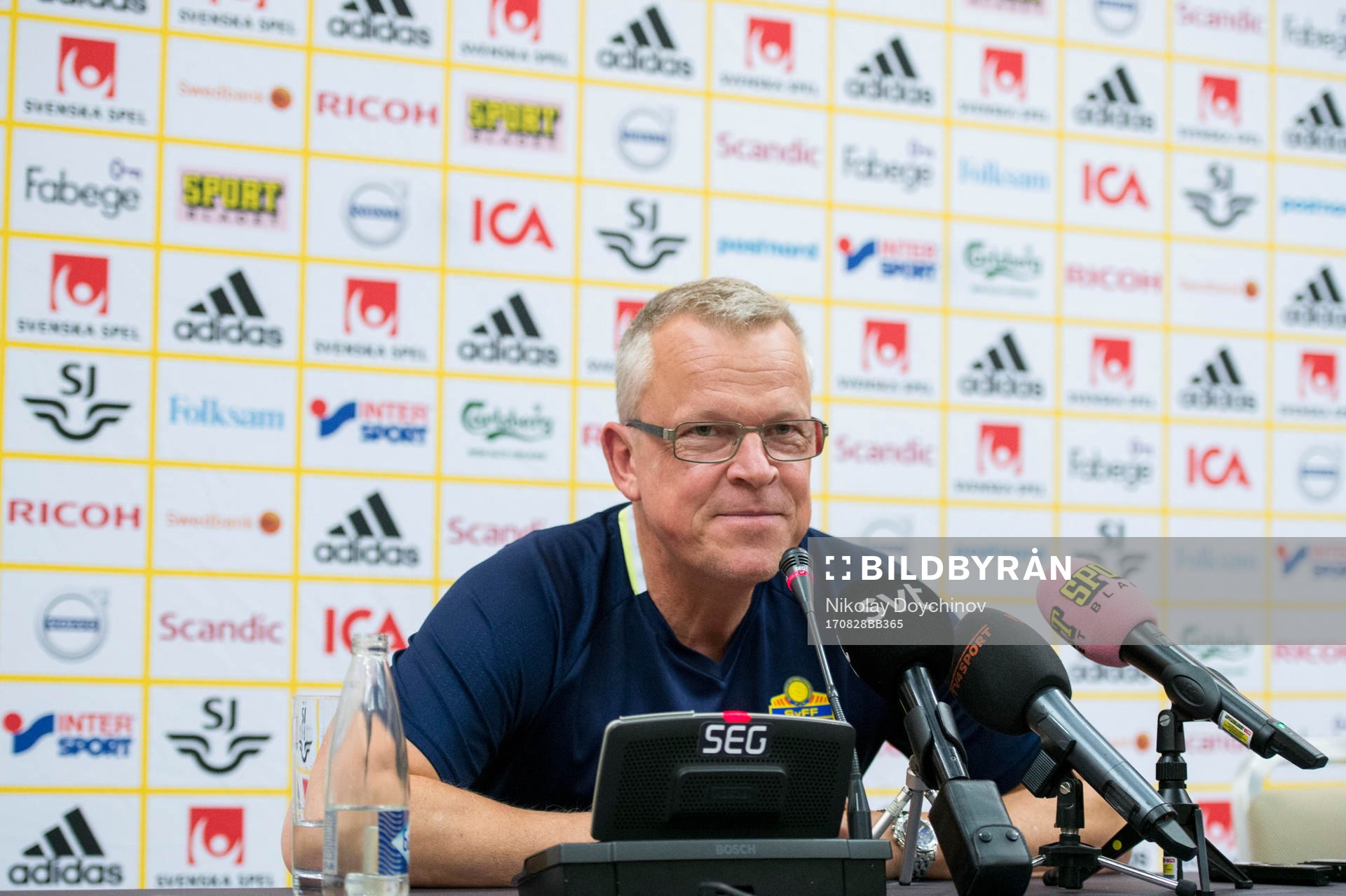 Swedish head coach Janne Andersson talks at a press