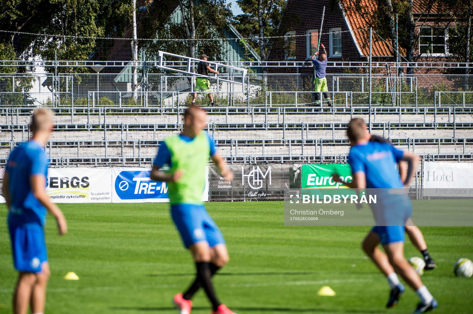 Förberedelser i bakgrunden