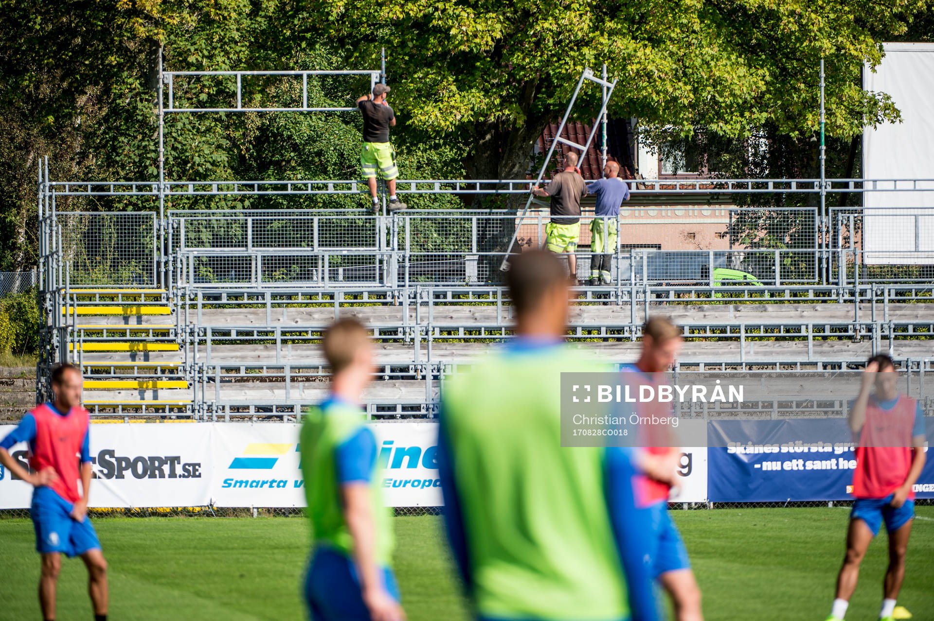 Förberedelser i bakgrunden