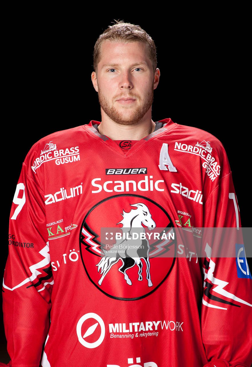 Vita Hästens Simon Mitman