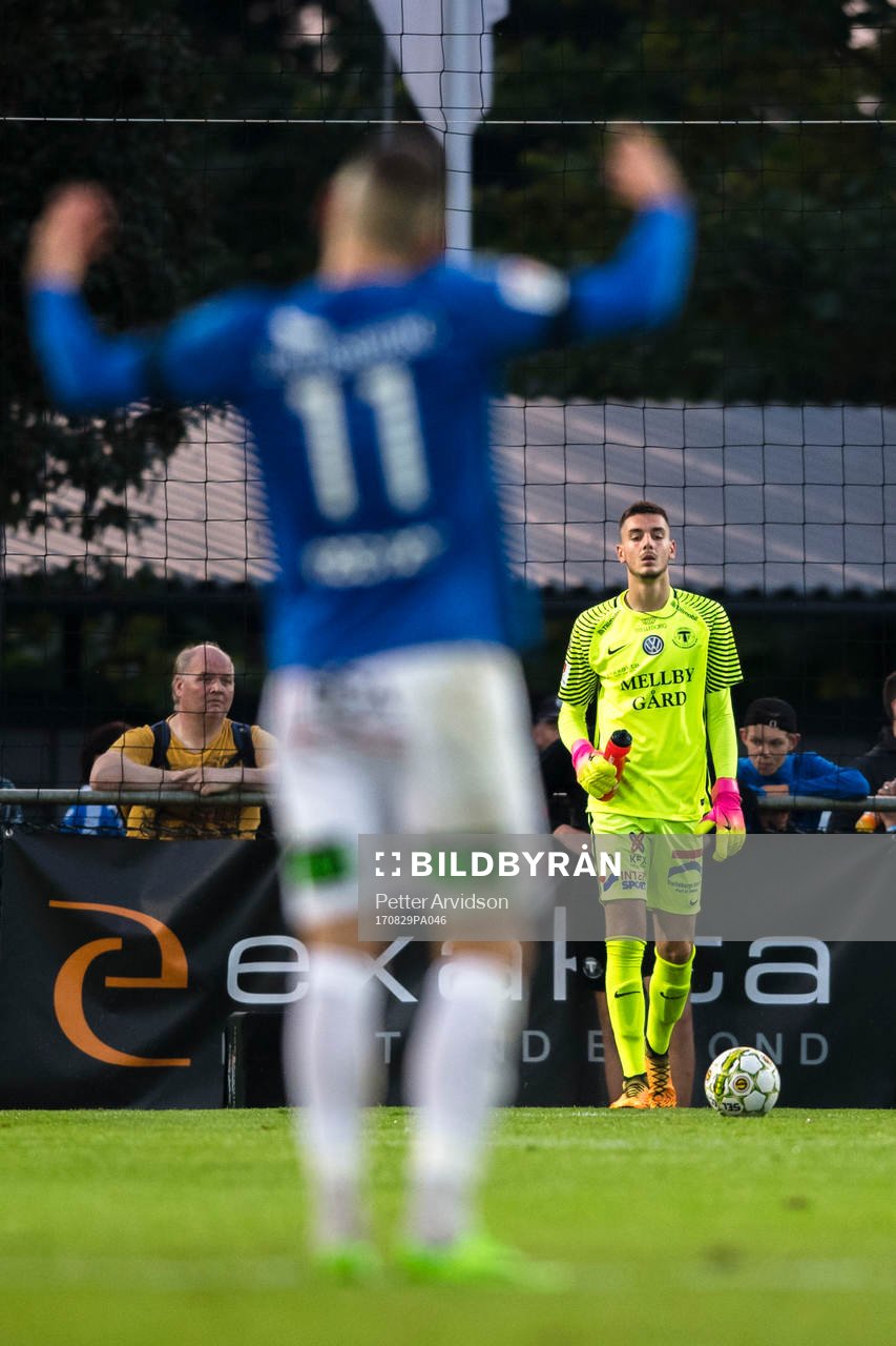 Trelleborgs målvakt Marko Johansson deppar