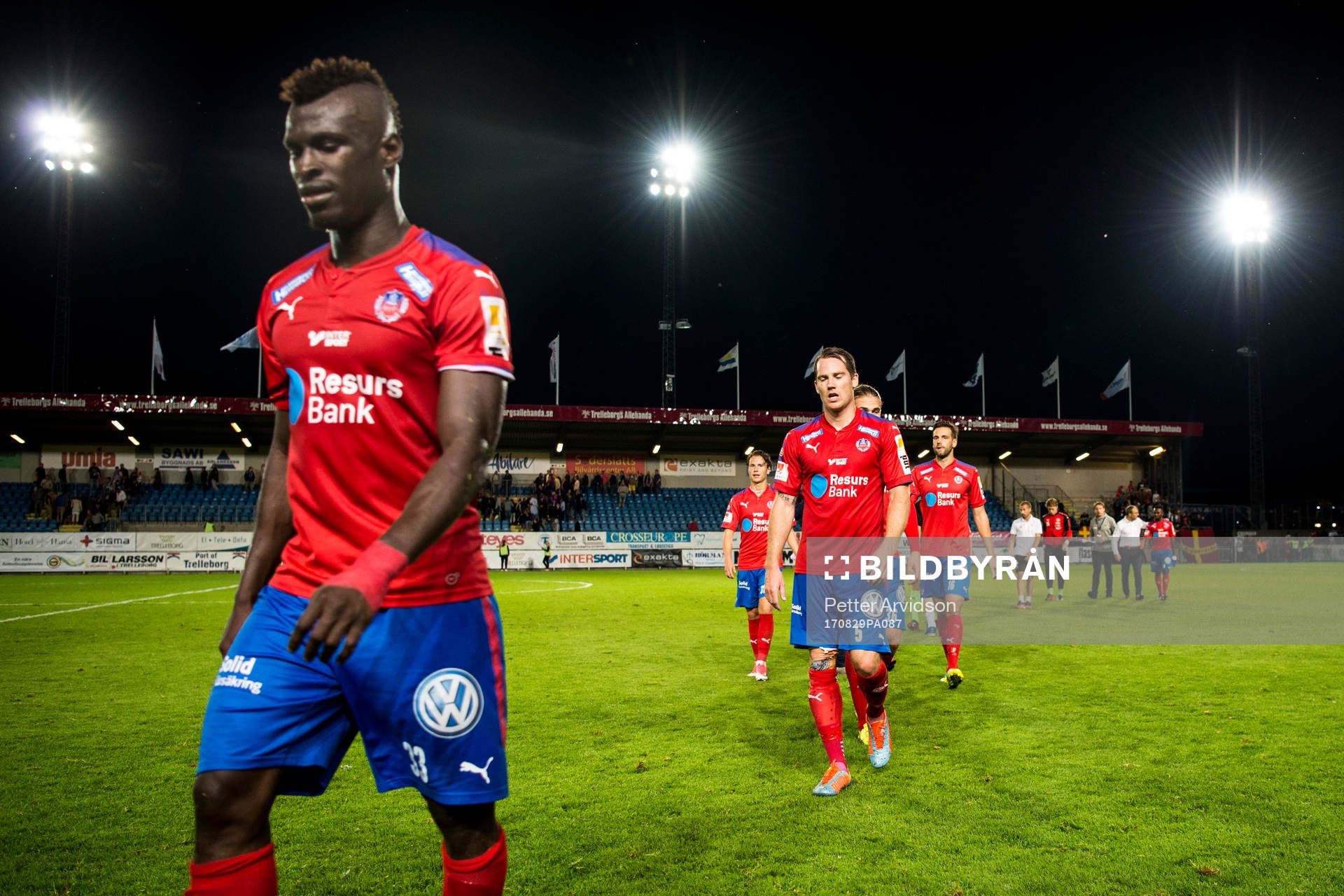 Helsingborgs Edwin Gyimah och Johan Persson deppar när dom
