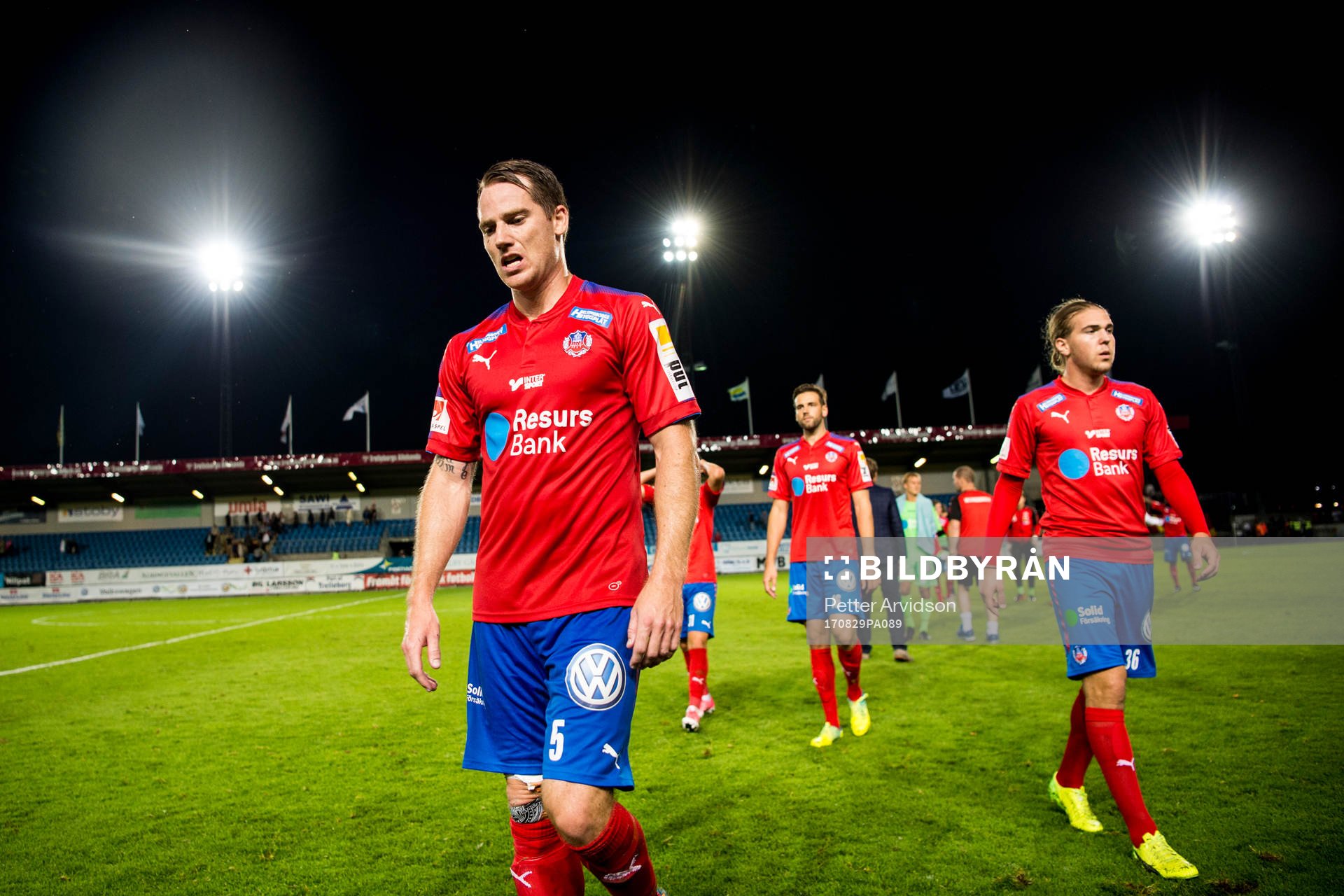 Helsingborgs Johan Persson och Charlie Weberg deppar när