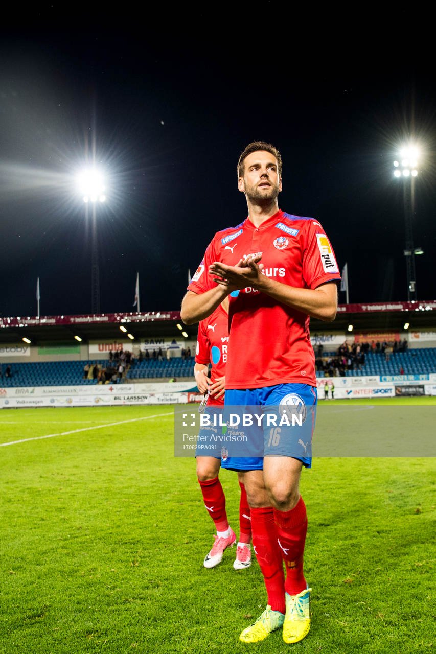 Helsingborgs Mikael Dahlberg deppar när han lämnar planen