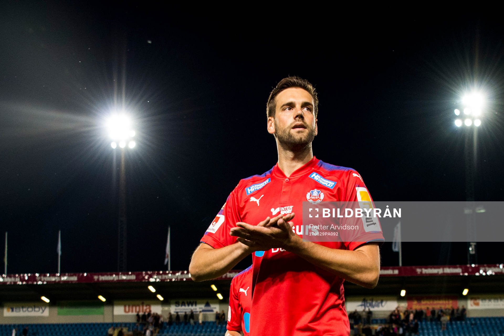 Helsingborgs Mikael Dahlberg deppar när han lämnar planen