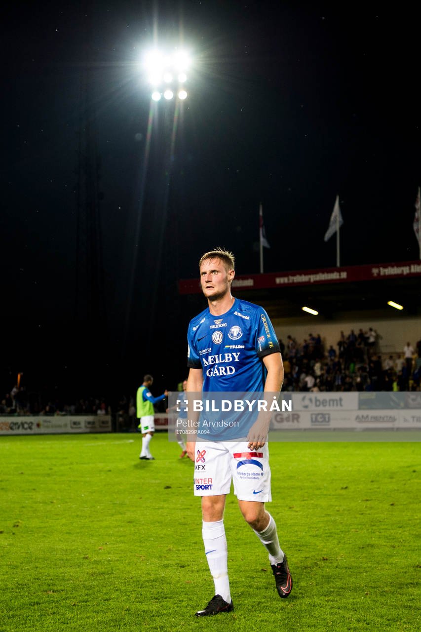 Trelleborgs Anton Tideman deppar när han lämnar planen