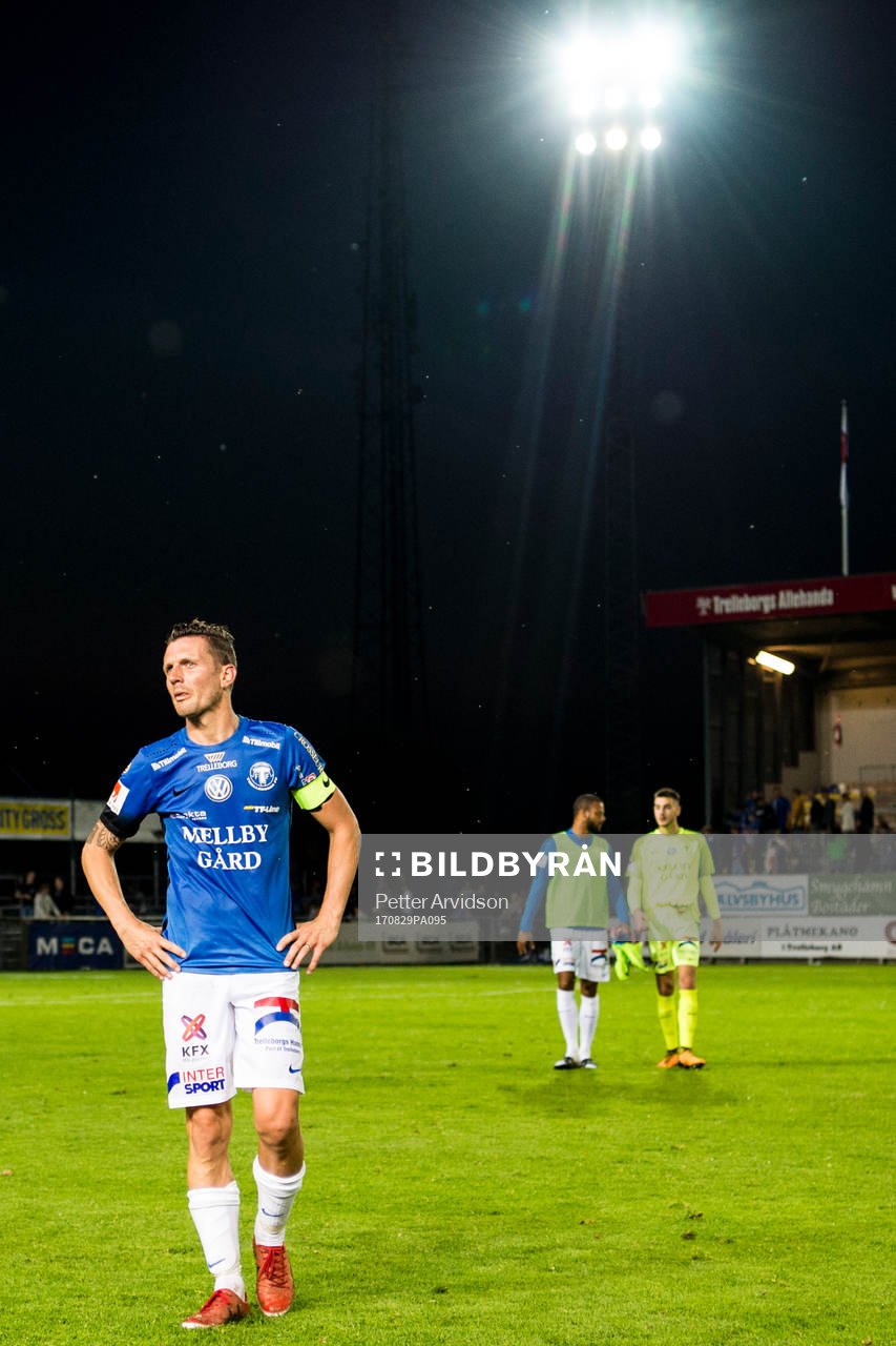 Trelleborgs Kristian Haynes deppar när han lämnar planen