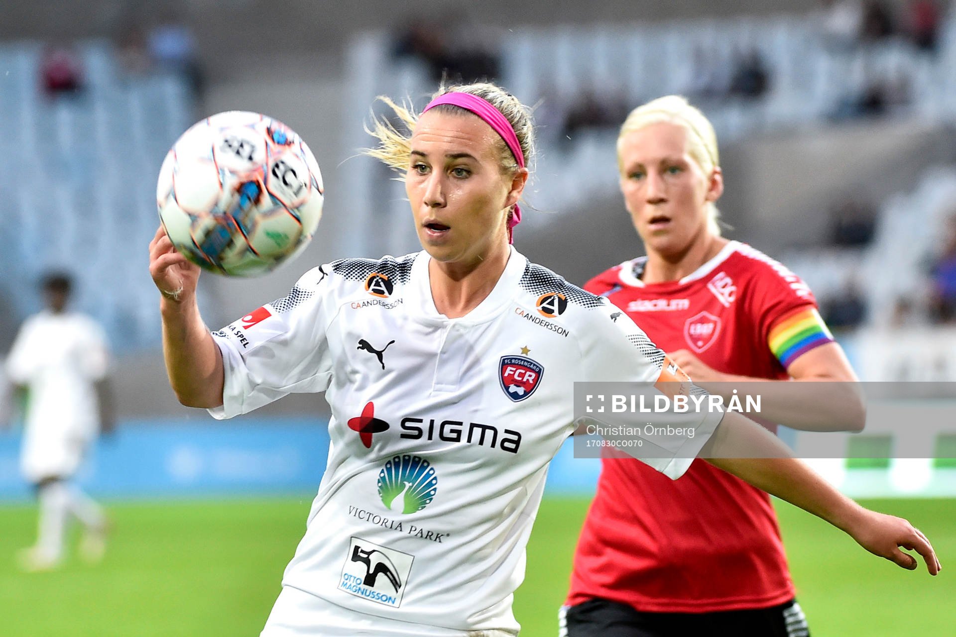Rosengårds Jenna Hellstrom och LB07s Mia Persson