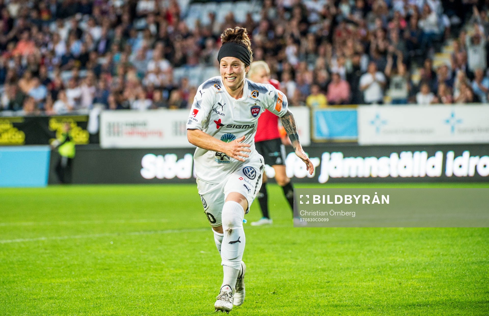Rosengårds Ella Masar McLeod jublar efter 0-1 under fotbollsmatchen i Damallsvenskan mellan LB07 och Rosengård den 30 augusti 2017 i Malmö.