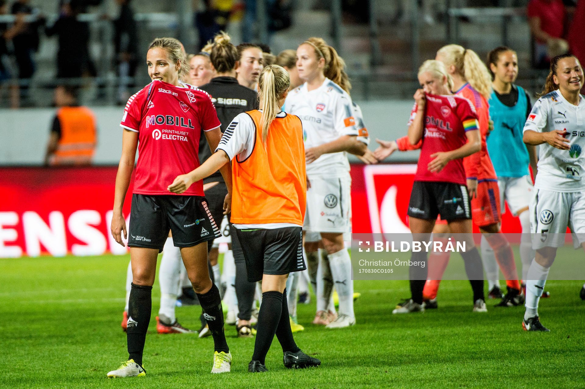 LB07s Anna Björk Kristjánsdóttir och Mia Persson deppar