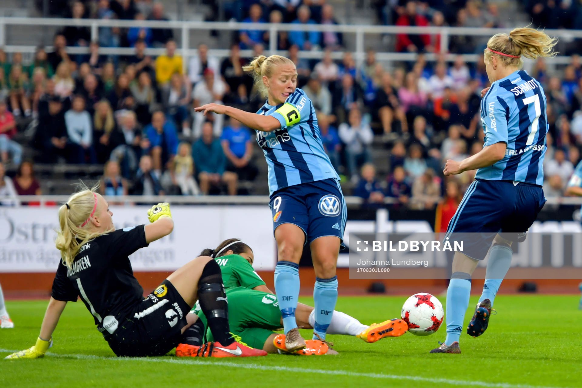 Djurgårdens Mia Jalkerud och Katrin Schmidt och Hammarbys