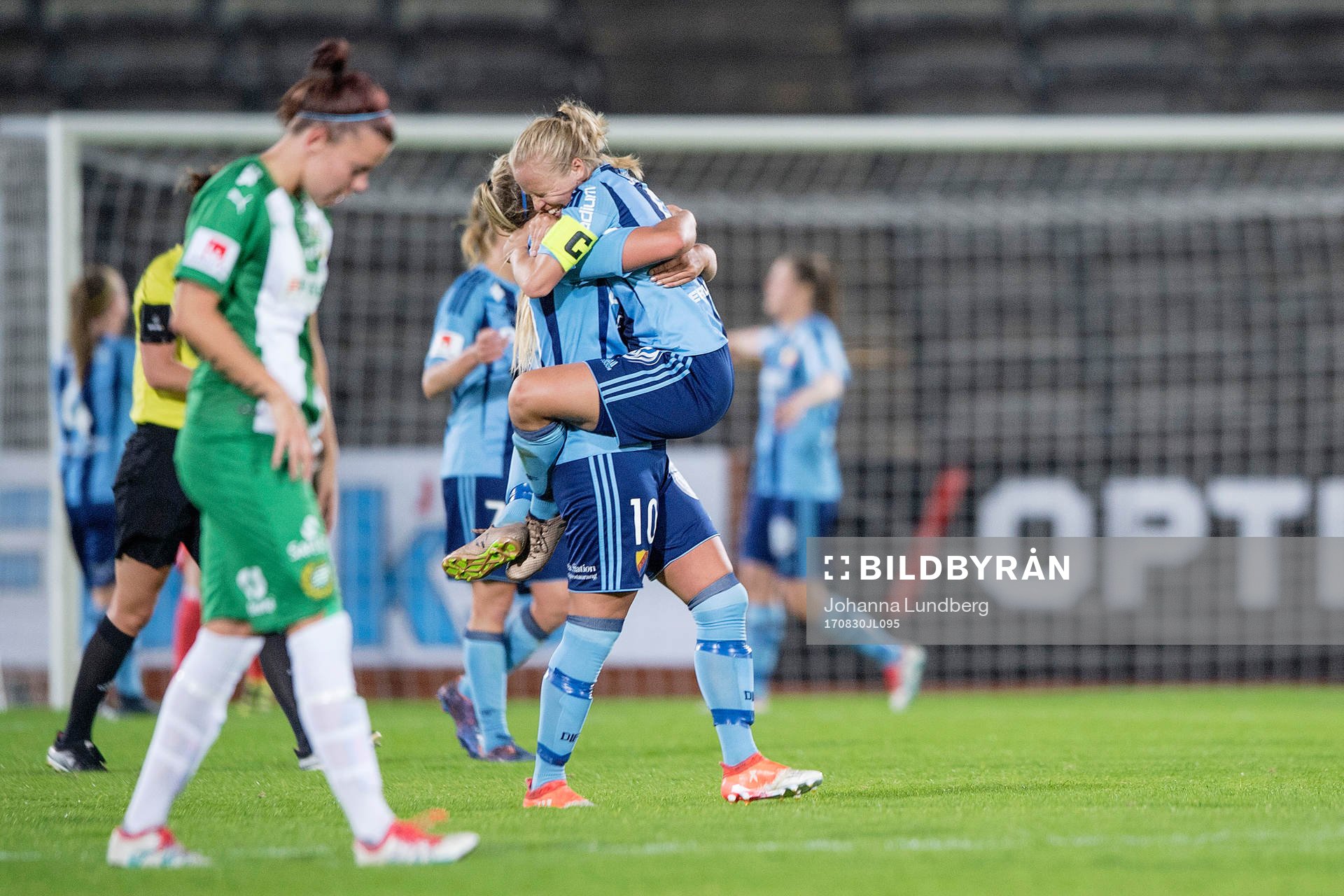 Djurgårdens Madeleine Stegius och Mia Jalkerud jublar