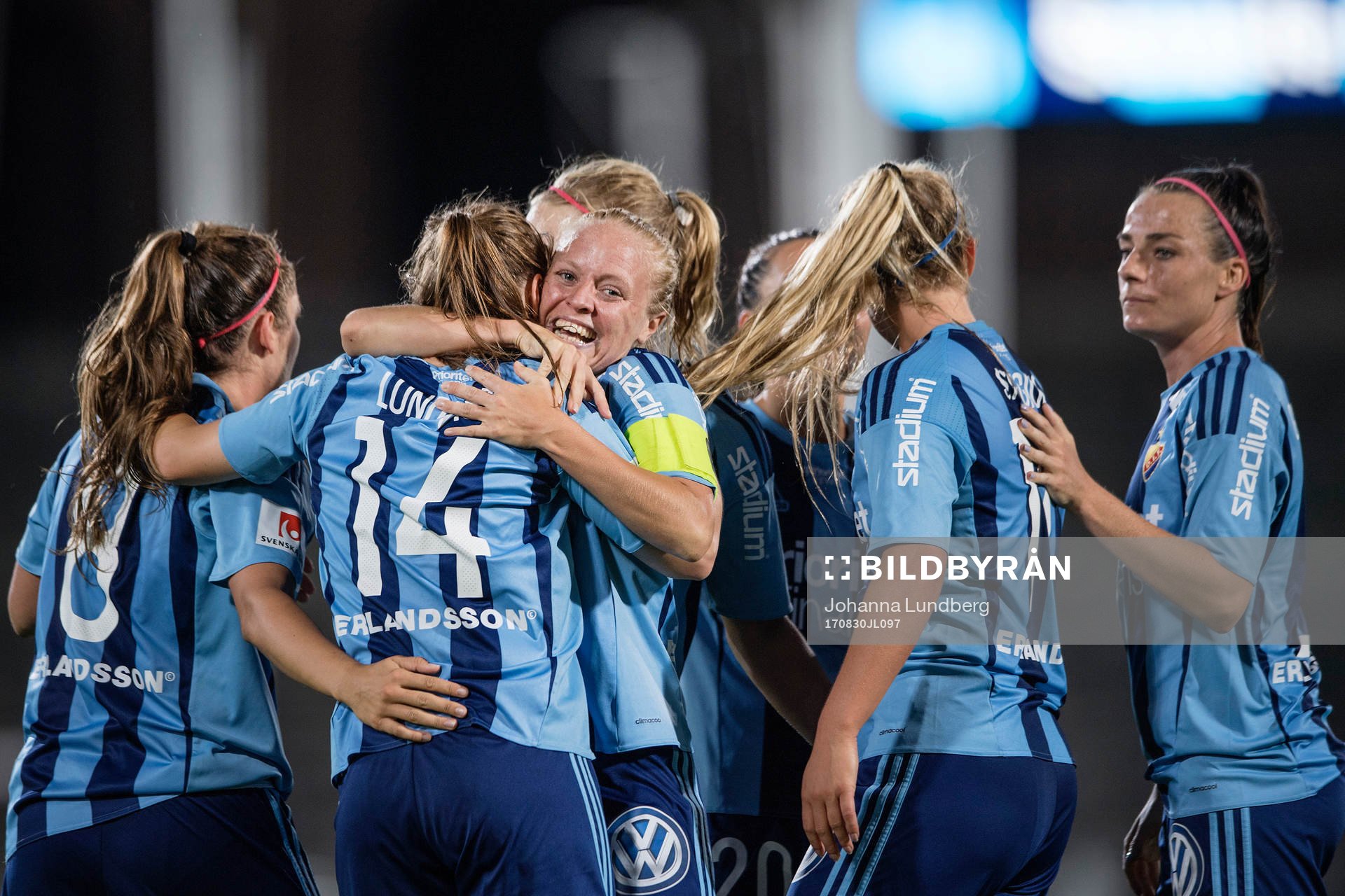Djurgårdens Hanna Lundqvist gör 1-0 och jublar med